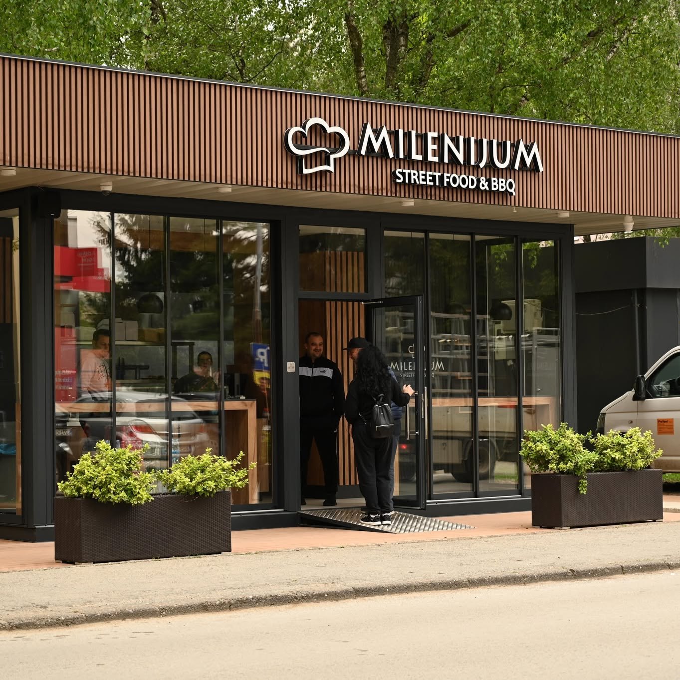 Ulaz u Milenium Street Food i BBQ na Ćuprijskoj po danu